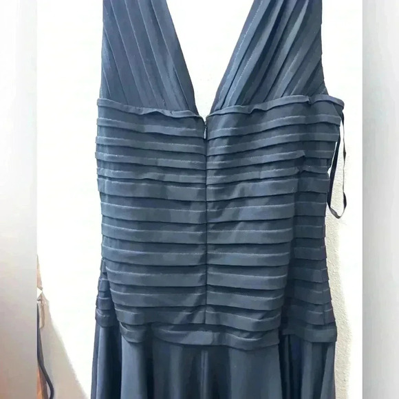 WHBM party dress 👗 in black! Size 8. Worn one time. Perfect for holidays! - Picture 2 of 6